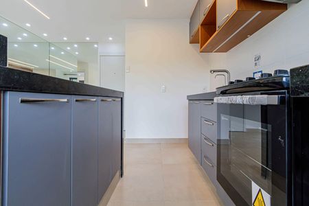 Cozinha de apartamento para alugar com 2 quartos, 47m² em Vila Anastácio, São Paulo