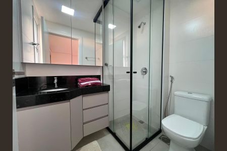 Banheiro de apartamento à venda com 1 quarto, 40m² em Barro Preto, Belo Horizonte