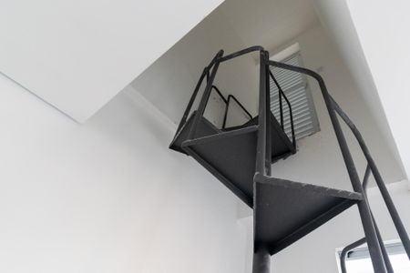 Apartamento à venda com 35m², 1 quarto e sem vagaEscada