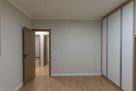Casa à venda com 200m², 4 quartos e 4 vagas Casa à venda com 200m², 4 quartos e 4 vagasQuarto 1
