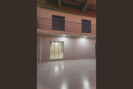 Casa à venda com 200m², 4 quartos e 4 vagas Casa à venda com 200m², 4 quartos e 4 vagasQuintal