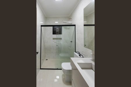Casa à venda com 200m², 4 quartos e 4 vagas Casa à venda com 200m², 4 quartos e 4 vagasBanheiro