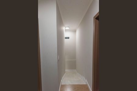 Casa à venda com 200m², 4 quartos e 4 vagas Casa à venda com 200m², 4 quartos e 4 vagasEscada