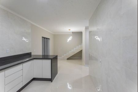 Casa à venda com 200m², 4 quartos e 4 vagas Casa à venda com 200m², 4 quartos e 4 vagasCozinha