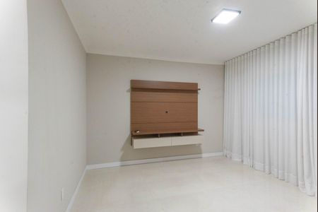 Casa à venda com 200m², 4 quartos e 4 vagas Casa à venda com 200m², 4 quartos e 4 vagasSala