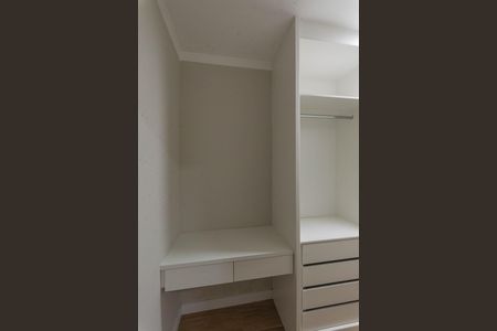 Closet da suíte de casa à venda com 4 quartos, 200m² em Residencial Cittá Di Firenze, Campinas