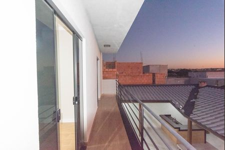 Casa à venda com 200m², 4 quartos e 4 vagas Casa à venda com 200m², 4 quartos e 4 vagasVaranda do Quarto 2