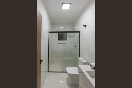 Casa à venda com 200m², 4 quartos e 4 vagas Casa à venda com 200m², 4 quartos e 4 vagasBanheiro