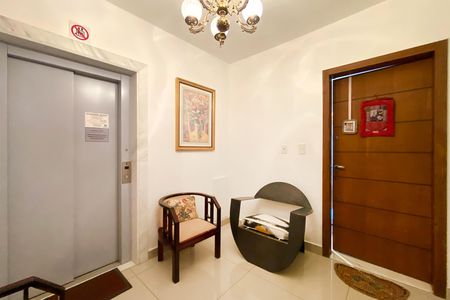 Apartamento à venda com 124m², 4 quartos e 3 vagasHall do elevador