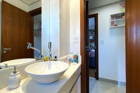 Apartamento à venda com 124m², 4 quartos e 3 vagasBanheiro