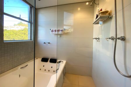 Apartamento à venda com 124m², 4 quartos e 3 vagasBanheiro da Suíte