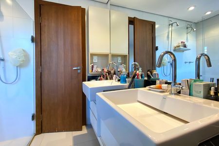 Apartamento à venda com 124m², 4 quartos e 3 vagasBanheiro da Suíte