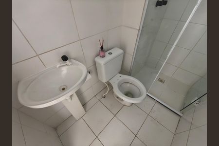 Apartamento para alugar com 45m², 2 quartos e 1 vaga Apartamento para alugar com 45m², 2 quartos e 1 vagaBanheiro social