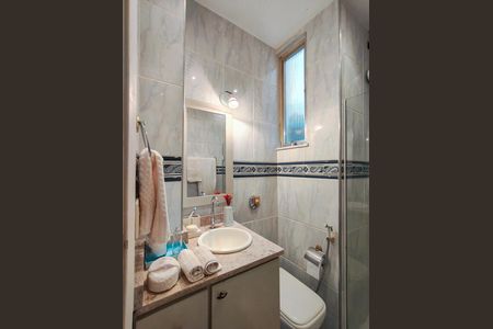 Apartamento à venda com 50m², 2 quartos e sem vaga Apartamento à venda com 50m², 2 quartos e sem vagaBanheiro Corredor