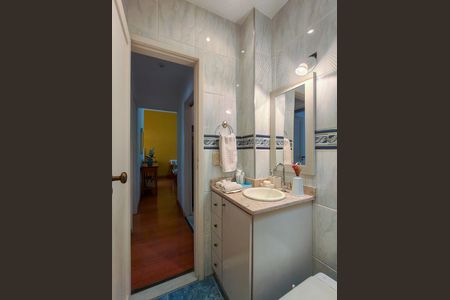 Apartamento à venda com 50m², 2 quartos e sem vaga Apartamento à venda com 50m², 2 quartos e sem vagaBanheiro Corredor