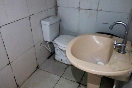 Banheiro 2 de casa à venda com 2 quartos, 50m² em Jardim Roberto, Osasco