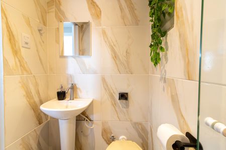 Banheiro de kitnet/studio à venda com 1 quarto, 17m² em Centro Histórico, Porto Alegre
