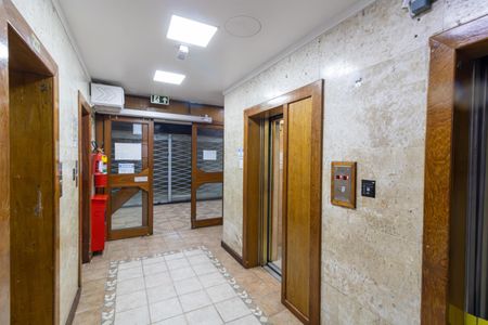 Hall de entrada de kitnet/studio à venda com 1 quarto, 17m² em Centro Histórico, Porto Alegre