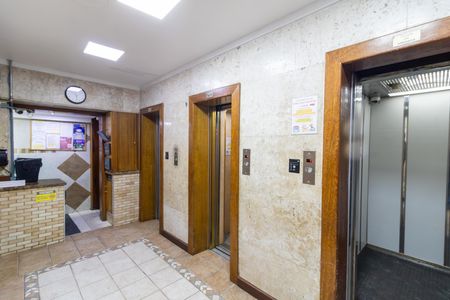 Hall de entrada de kitnet/studio à venda com 1 quarto, 17m² em Centro Histórico, Porto Alegre