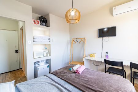Quarto de kitnet/studio à venda com 1 quarto, 17m² em Centro Histórico, Porto Alegre