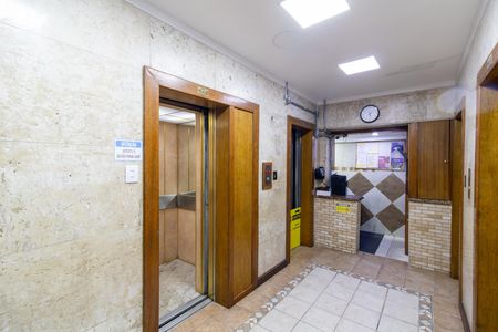 Hall de entrada de kitnet/studio à venda com 1 quarto, 17m² em Centro Histórico, Porto Alegre