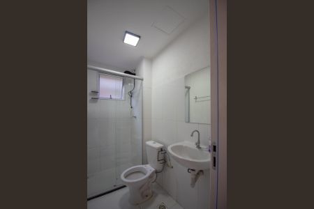 Banheiro de apartamento à venda com 2 quartos, 46m² em Nossa Senhora da Conceição, Contagem