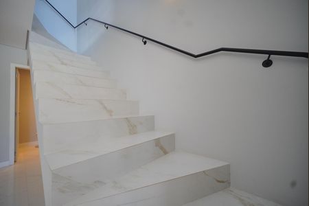 Escada de Acesso a Cobertura de casa para alugar com 3 quartos, 140m² em Lagoa da Conceição, Florianópolis