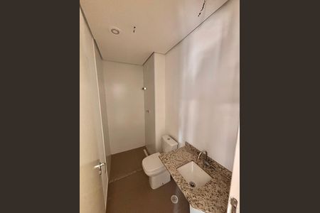 Banheiro  de apartamento à venda com 1 quarto, 46m² em Empresarial 18 do Forte, Barueri