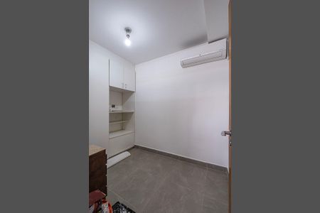 Apartamento à venda com 184m², 3 quartos e 2 vagas Apartamento à venda com 184m², 3 quartos e 2 vagasÁrea de Serviço - Quarto