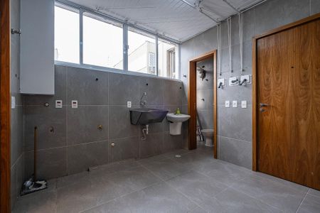 Apartamento à venda com 184m², 3 quartos e 2 vagas Apartamento à venda com 184m², 3 quartos e 2 vagasÁrea de Serviço