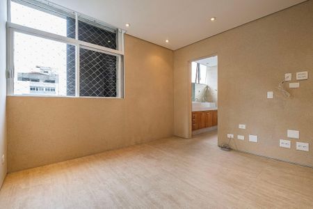 Apartamento à venda com 184m², 3 quartos e 2 vagas Apartamento à venda com 184m², 3 quartos e 2 vagasSuíte