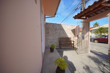 Área externa de casa para alugar com 1 quarto, 40m² em Forquilhinhas, São José