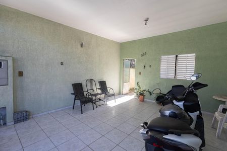 Garagem de casa à venda com 3 quartos, 198m² em Vila Sabrina, São Paulo