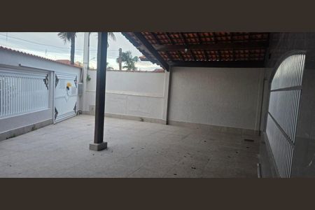 Área externa de casa para alugar com 3 quartos, 100m² em Solemar, Praia Grande