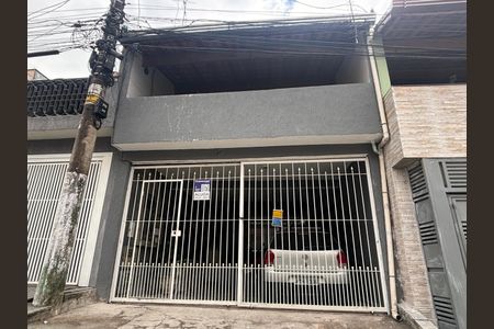 Casa para alugar com 3m², 3 quartos e sem vaga Casa para alugar com 3m², 3 quartos e sem vagaFachada