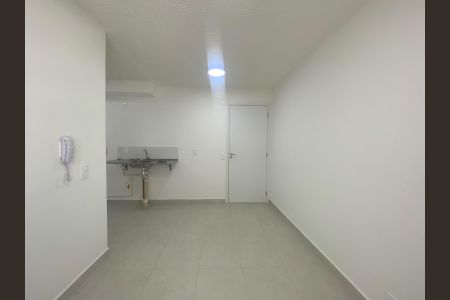 Sala de apartamento para alugar com 2 quartos, 34m² em Parque Industrial Tomas Edson, São Paulo