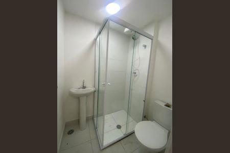 Banheiro de apartamento para alugar com 2 quartos, 34m² em Parque Industrial Tomas Edson, São Paulo
