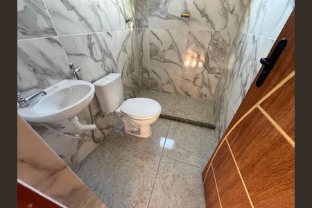 Banheiro de apartamento para alugar com 1 quarto, 30m² em Centro, Duque de Caxias