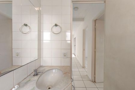 Banheiro de apartamento para alugar com 2 quartos, 54m² em Parque Residencial Vila União, Campinas