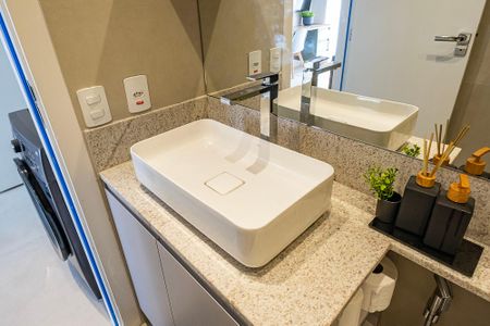 Banheiro de kitnet/studio para alugar com 1 quarto, 28m² em Pinheiros, São Paulo