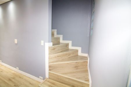 Escada de casa para alugar com 2 quartos, 70m² em Vila das Belezas, São Paulo