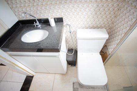 Banheiro Social de apartamento à venda com 2 quartos, 55m² em Alvorada, Contagem