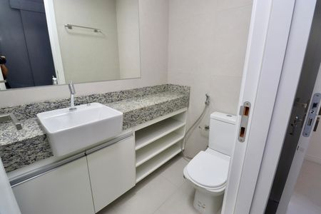 Banheiro de apartamento para alugar com 1 quarto, 40m² em Jaguaribe, Salvador