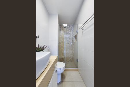 Apartamento à venda com 80m², 2 quartos e 1 vaga Apartamento à venda com 80m², 2 quartos e 1 vagaBanheiro Social