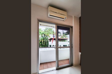 Apartamento à venda com 80m², 2 quartos e 1 vaga Apartamento à venda com 80m², 2 quartos e 1 vagaVaranda