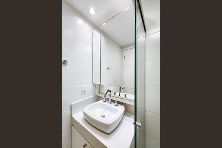 Apartamento à venda com 80m², 2 quartos e 1 vaga Apartamento à venda com 80m², 2 quartos e 1 vagaBanheiro da Suíte