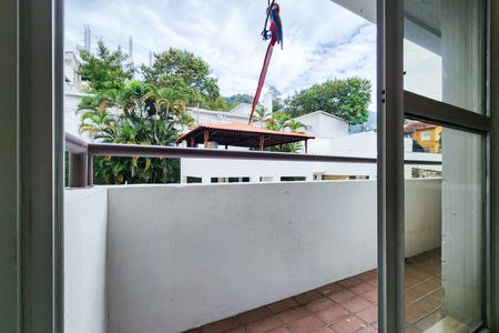 Apartamento à venda com 80m², 2 quartos e 1 vaga Apartamento à venda com 80m², 2 quartos e 1 vagaVaranda