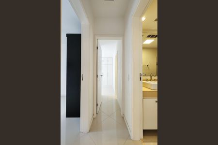 Apartamento à venda com 80m², 2 quartos e 1 vaga Apartamento à venda com 80m², 2 quartos e 1 vagaCorredor