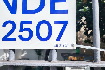 Apartamento à venda com 80m², 2 quartos e 1 vaga Apartamento à venda com 80m², 2 quartos e 1 vagaPlaca JIUZ-173
