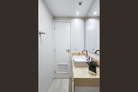 Apartamento à venda com 80m², 2 quartos e 1 vaga Apartamento à venda com 80m², 2 quartos e 1 vagaBanheiro Social